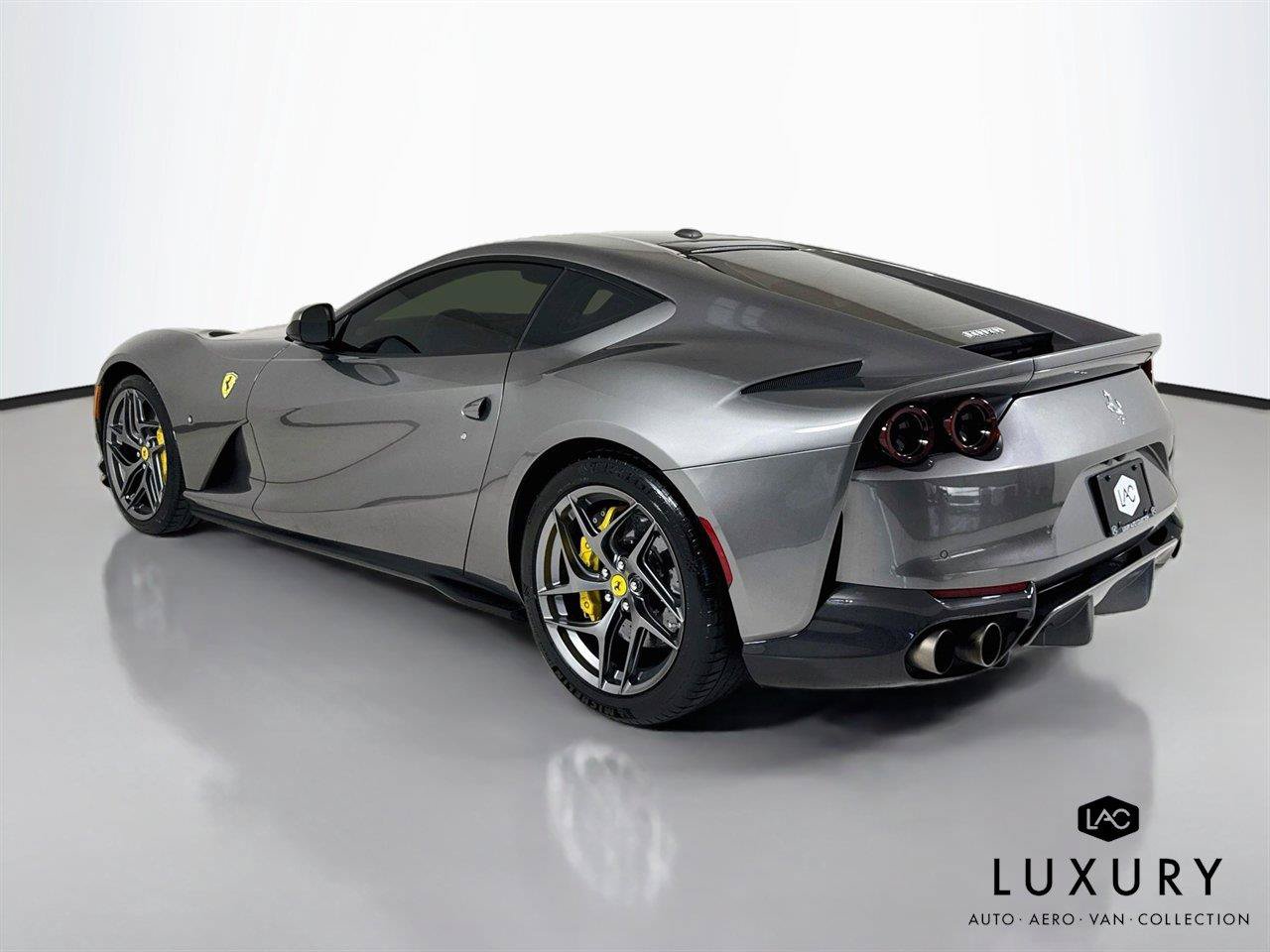 Used 2019 Ferrari 812 Superfast RWD image 6