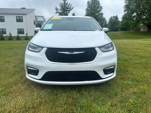 Used 2023 Chrysler Pacifica Touring-L FWD image 8
