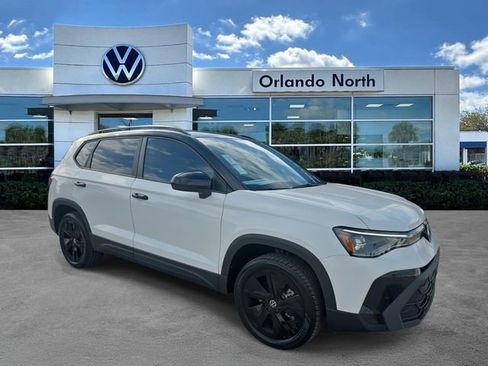 New 2026 Volkswagen Taos SE image 1