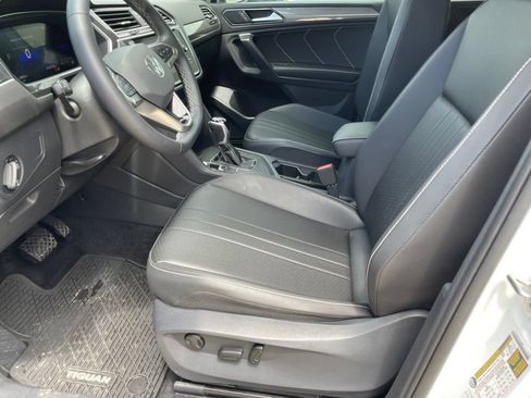 Used 2024 Volkswagen Tiguan SE FWD image 9