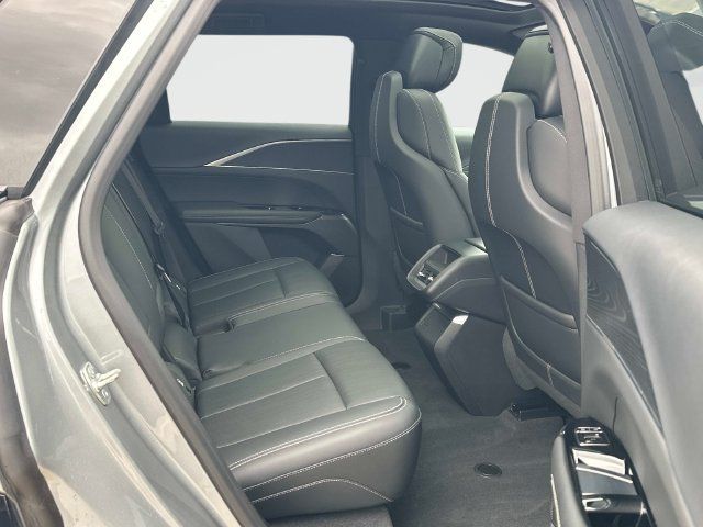 Certified 2025 Cadillac Lyriq Luxury AWD/4WD image 21