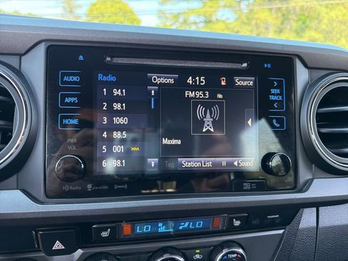 Used 2017 Toyota Tacoma TRD Sport w/ Premium & Technology Package AWD/4WD image 10
