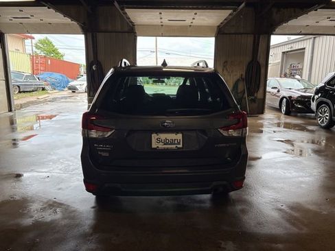 Used 2021 Subaru Forester Premium AWD/4WD image 6