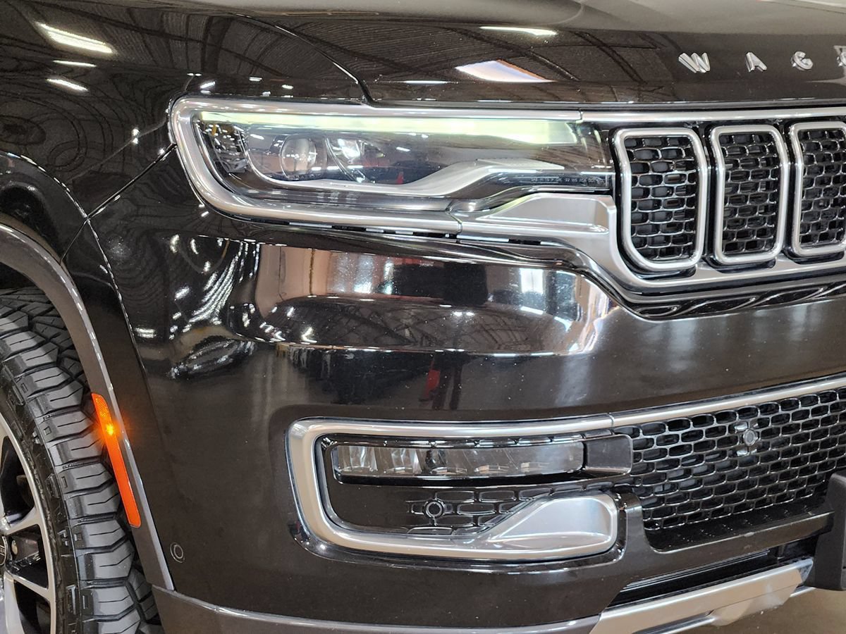 Used 2022 Jeep Wagoneer Series III w/ Premium Group I AWD/4WD image 13