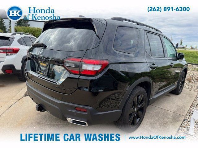 Used 2025 Honda Pilot Black Edition image 2