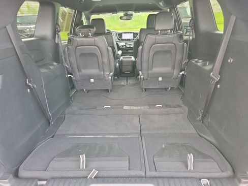 Used 2026 Chrysler Pacifica Select FWD image 13