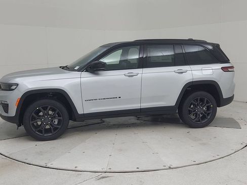 New 2025 Jeep Grand Cherokee Limited image 8