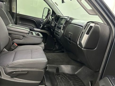 Used 2018 Chevrolet Silverado 1500 LT w/ All Star Edition image 37