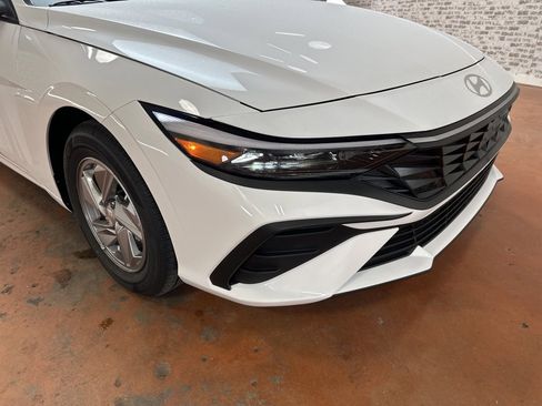 New 2026 Hyundai Elantra SE image 9