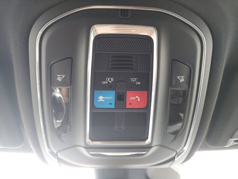 Certified 2026 Jeep Grand Cherokee Laredo AWD/4WD image 18