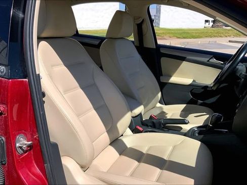 Used 2017 Volkswagen Jetta SE FWD image 7