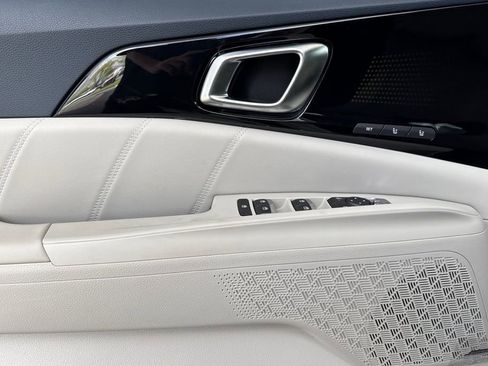 New 2025 Kia Carnival SX Prestige FWD image 11