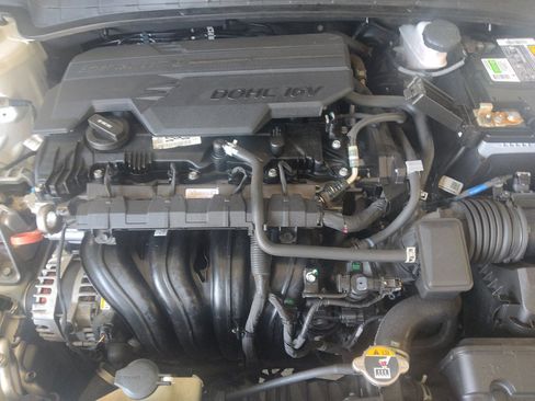 Used 2021 Hyundai Elantra SEL FWD image 30