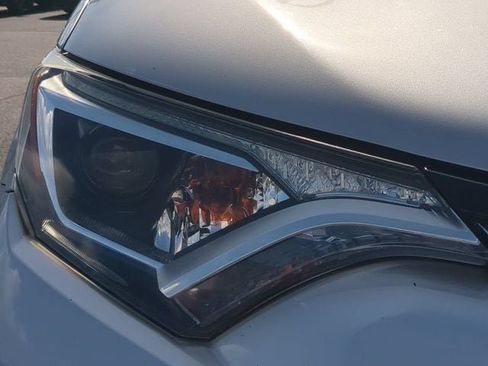 Used 2016 Toyota RAV4 XLE AWD/4WD image 9
