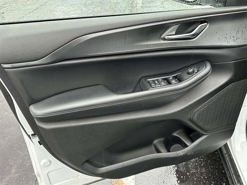 Used 2024 Jeep Grand Cherokee Altitude image 15