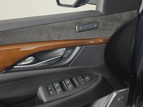 Used 2019 Cadillac Escalade Premium Luxury AWD/4WD image 24