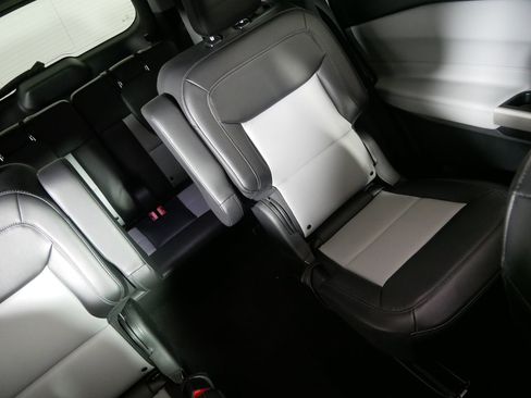 Used 2022 Ford Explorer XLT w/ Equipment Group 202A image 14