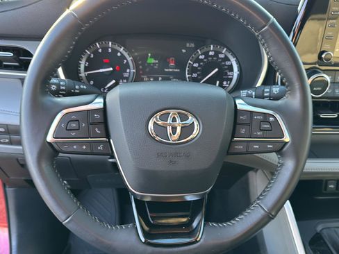 Certified 2020 Toyota Highlander XLE image 17