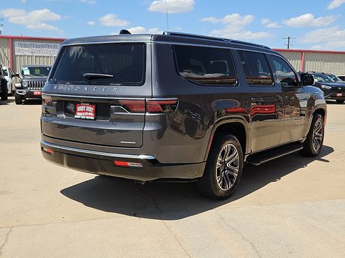 Used 2024 Jeep Wagoneer L Series II RWD image 3