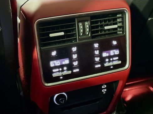 Used 2023 Porsche Cayenne Coupe image 26