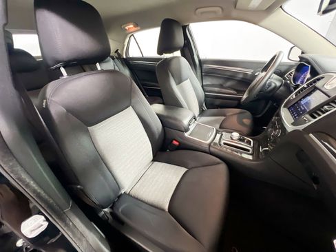 Used 2021 Chrysler 300 Touring w/ Sport Appearance Package image 31