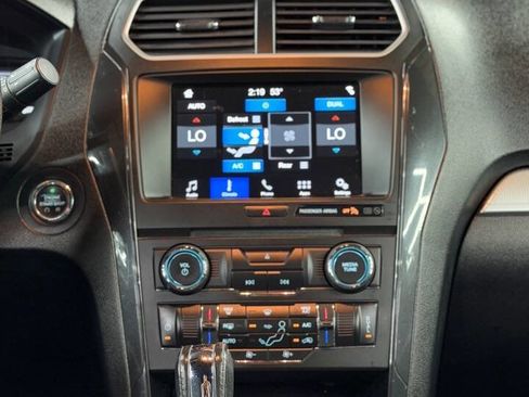 Used 2017 Ford Explorer XLT w/ Equipment Group 201A AWD/4WD image 15