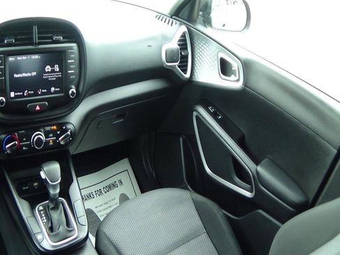 Used 2025 Kia Soul LX w/ LX Technology Package image 12