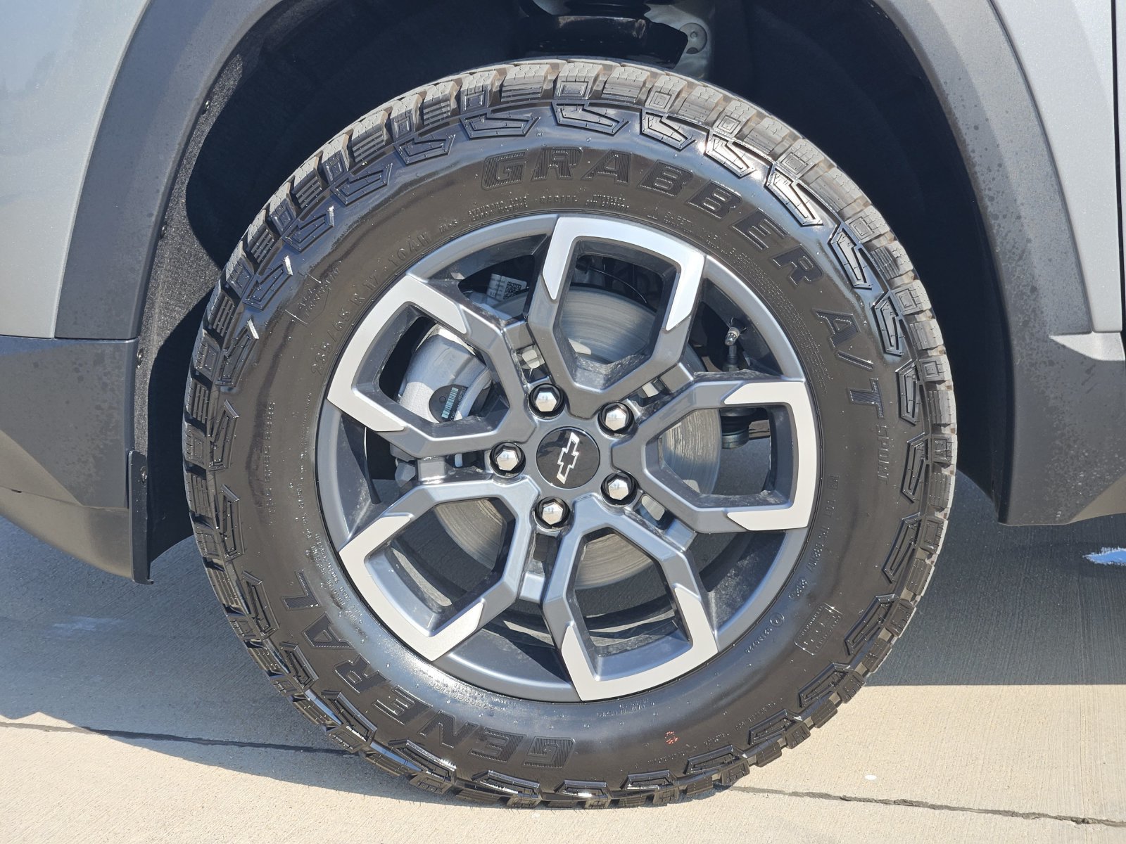 New 2027 Chevrolet Equinox ACTIV w/ Convenience Package III FWD image 12