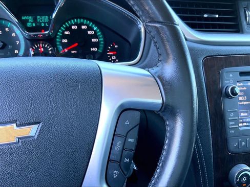 Used 2016 Chevrolet Traverse LT FWD image 25