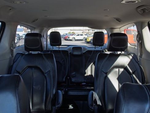 Used 2022 Chrysler Pacifica Touring-L image 21