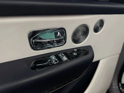 Used 2022 Rolls-Royce Cullinan image 18