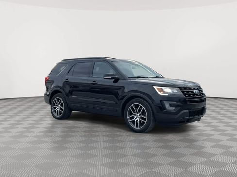 Used 2017 Ford Explorer Sport image 2
