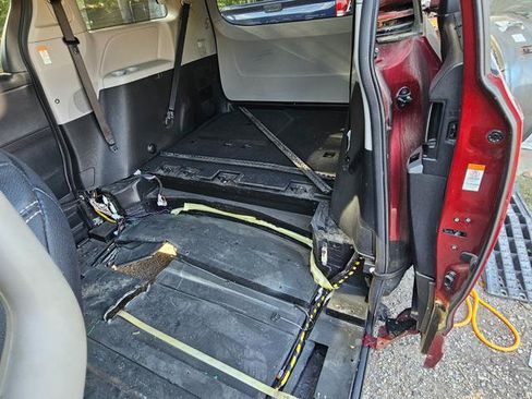 Used 2018 Toyota Sienna SE w/ SE Preferred Package FWD image 7