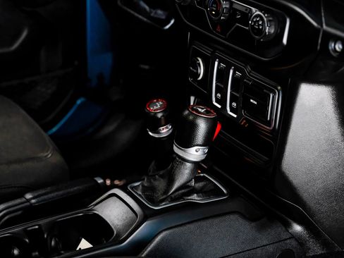 Used 2019 Jeep Wrangler Sport AWD/4WD image 17
