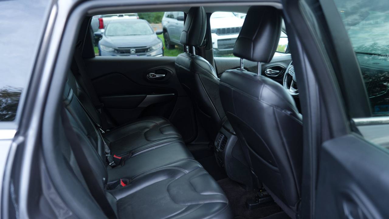 Used 2019 Jeep Cherokee Limited AWD/4WD image 26