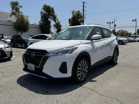 Used 2024 Nissan Kicks SV FWD image 3
