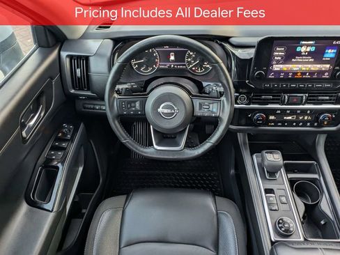 Used 2023 Nissan Pathfinder SL AWD/4WD image 17