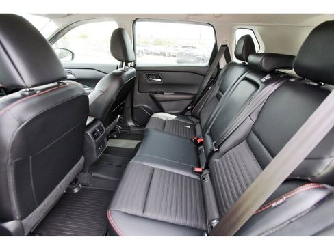 Used 2025 Nissan Rogue SV image 14