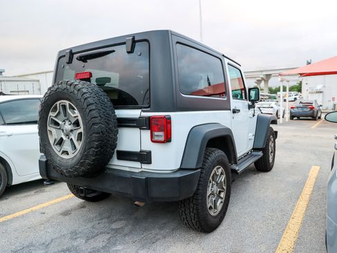 Used 2016 Jeep Wrangler Rubicon w/ Power Convenience Group image 8