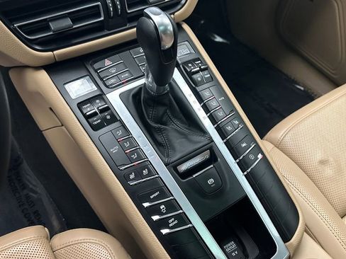 Used 2021 Porsche Macan AWD/4WD image 16