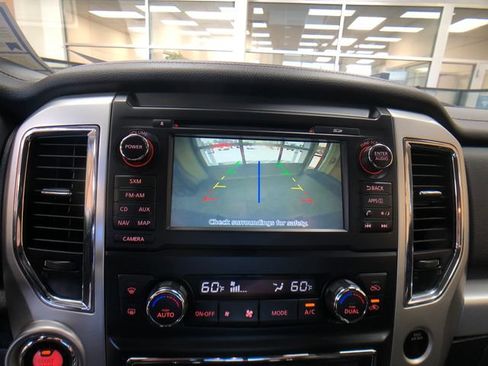 Used 2018 Nissan Titan PRO-4X w/ Pro-4x Convenience Package AWD/4WD image 16