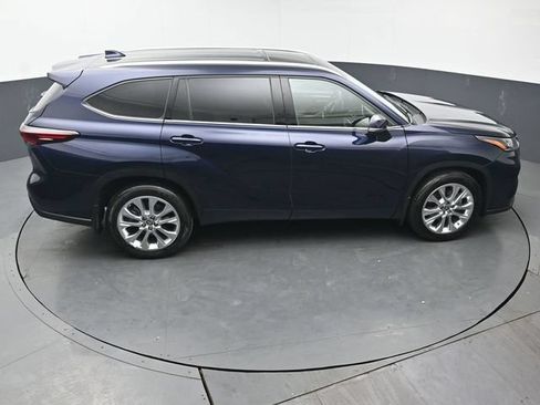 Certified 2024 Toyota Highlander Limited AWD/4WD image 47