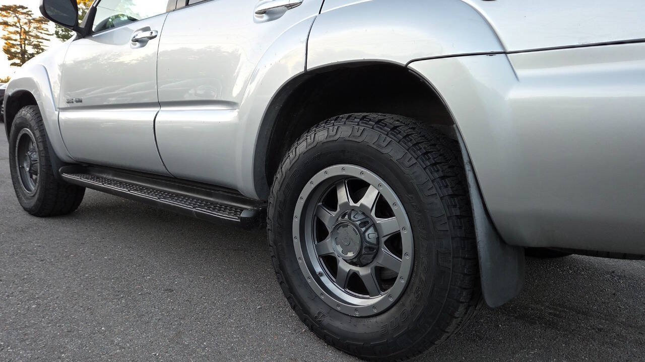 Used 2007 Toyota 4Runner SR5 AWD/4WD image 11