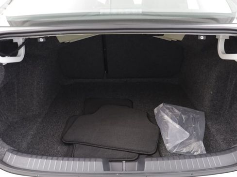 Used 2025 Volkswagen Jetta SE w/ Sunroof Package FWD image 17