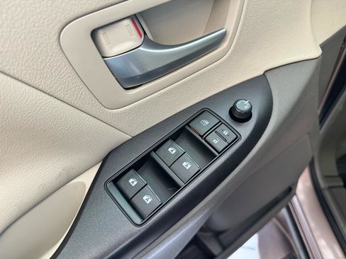 Used 2018 Toyota Sienna LE FWD image 11