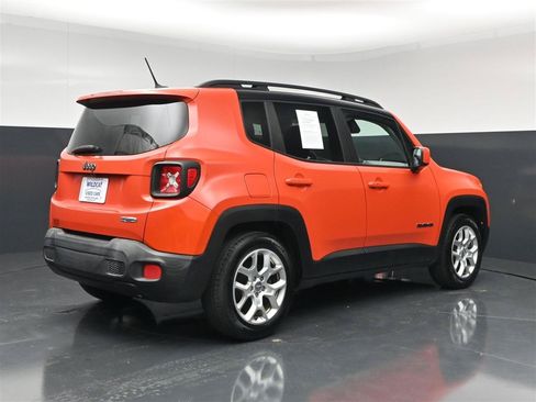 Used 2016 Jeep Renegade Latitude FWD image 6