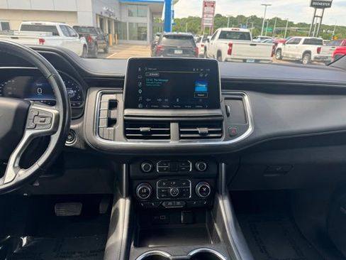 Used 2022 Chevrolet Suburban Z71 AWD/4WD image 2