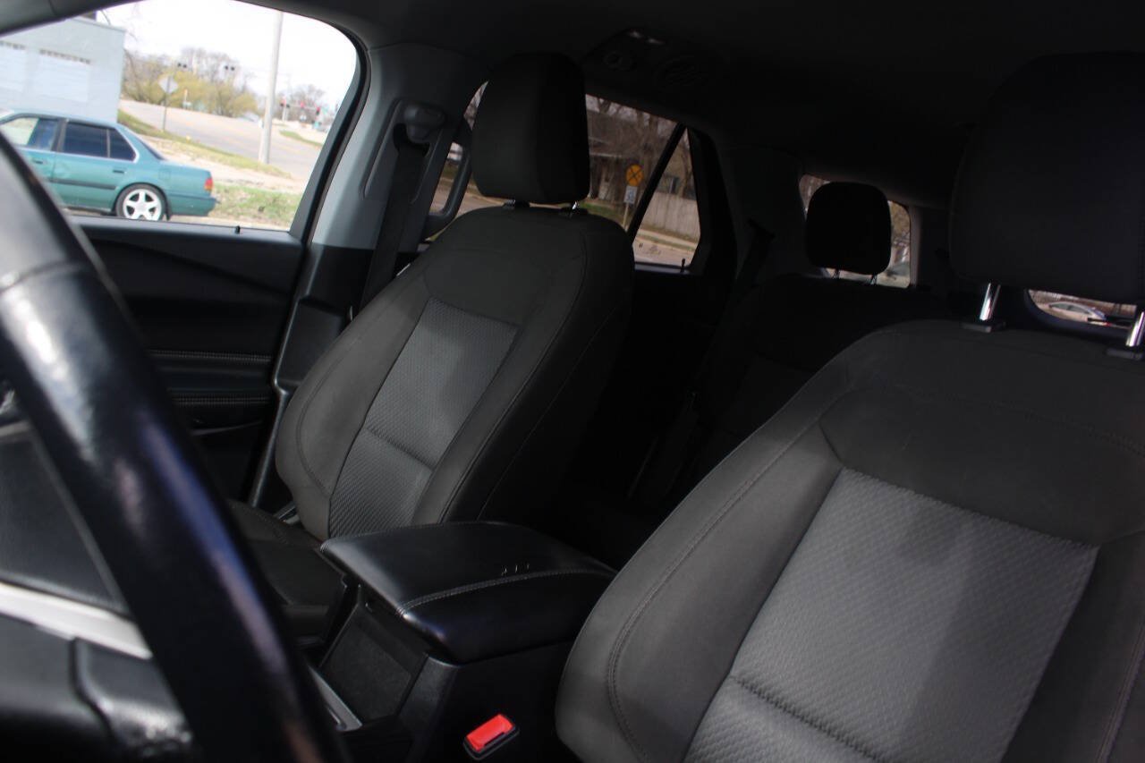 Used 2022 Ford Explorer XLT AWD/4WD image 22