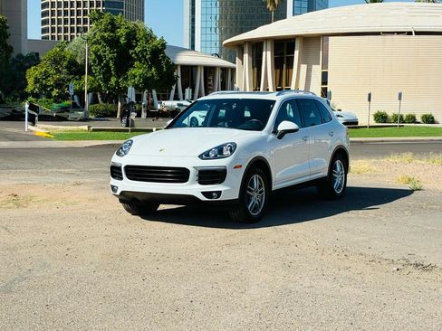 Used 2016 Porsche Cayenne AWD/4WD image 5