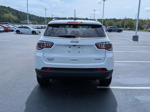 Used 2024 Jeep Compass Latitude AWD/4WD image 4